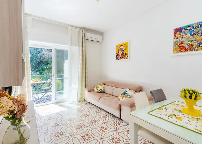 Bella - Seasuntour *