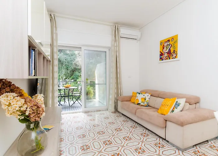 Bella - Seasuntour *